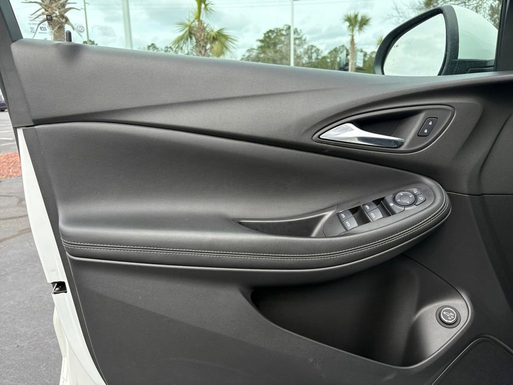 Used 2022 Buick Encore GX Select w/ Sport Touring Package image 13