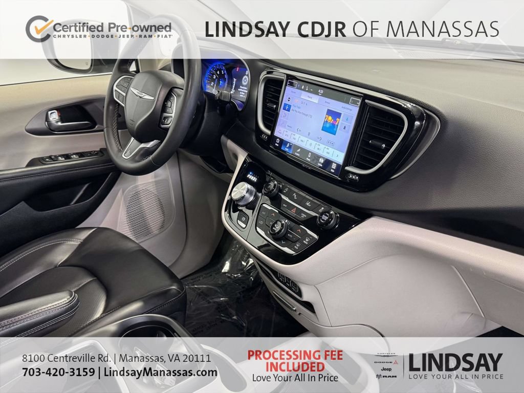 Used 2023 Chrysler Pacifica Touring-L FWD image 12