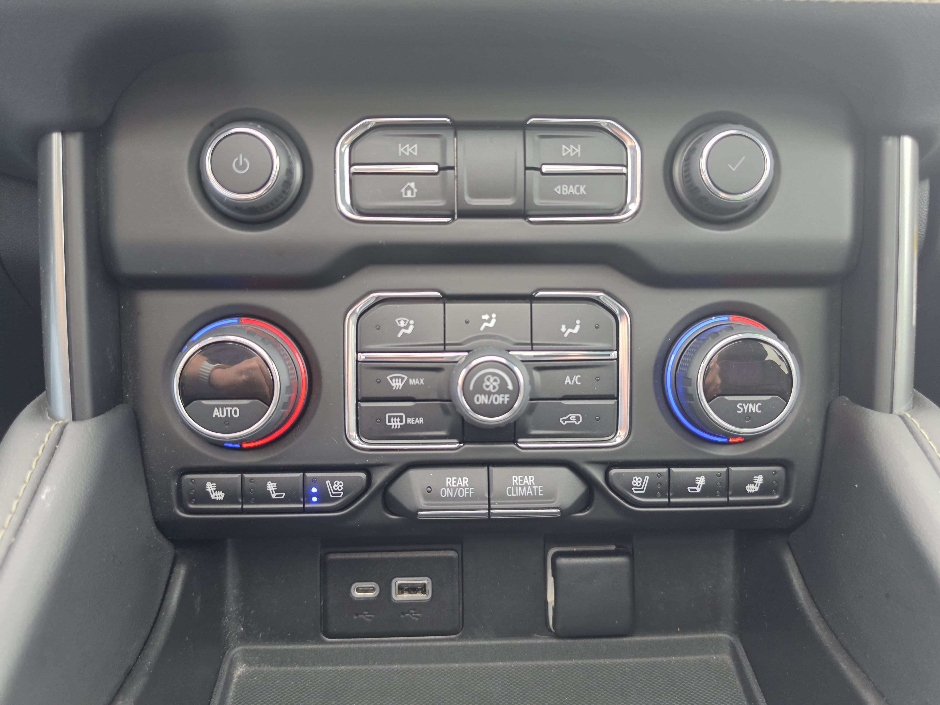 Used 2023 Chevrolet Tahoe Premier AWD/4WD image 29