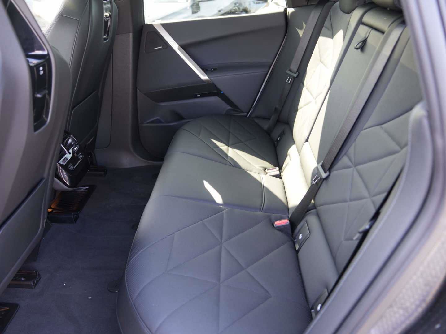 Used 2026 BMW iX xDrive45 w/ Premium Package image 11