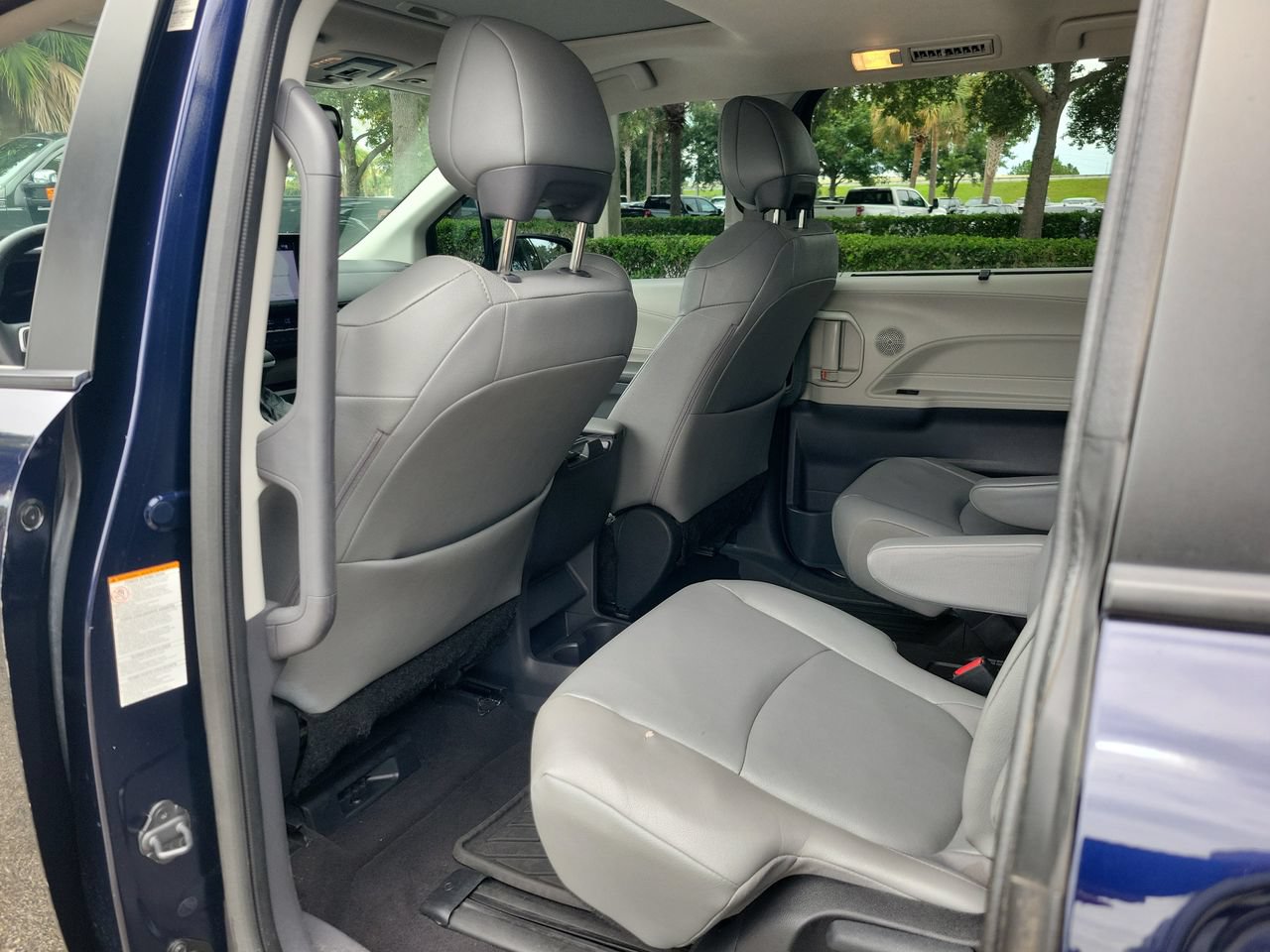 Used 2023 Toyota Sienna XLE FWD image 10
