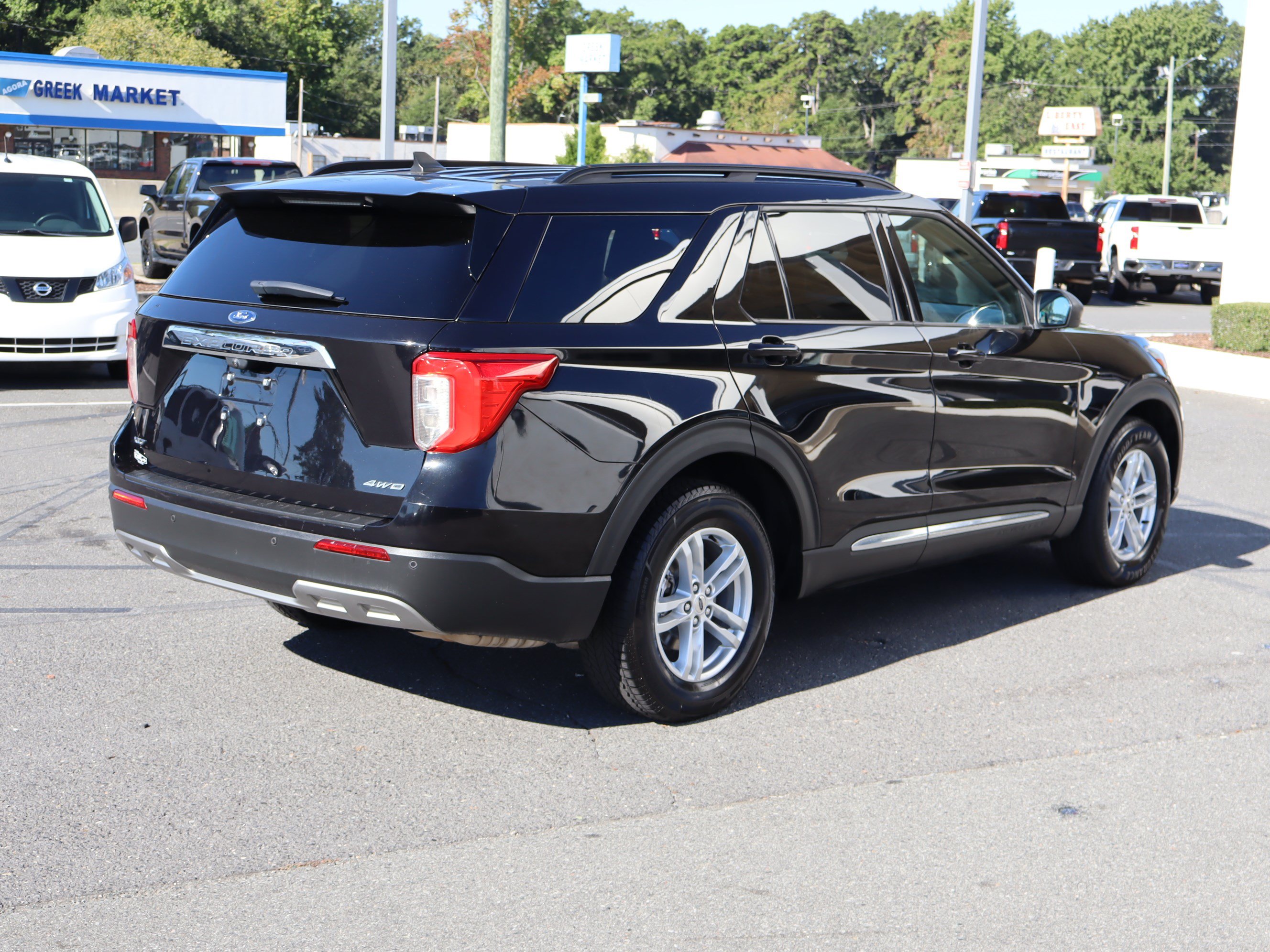 Used 2023 Ford Explorer XLT w/ Equipment Group 202A AWD/4WD image 10
