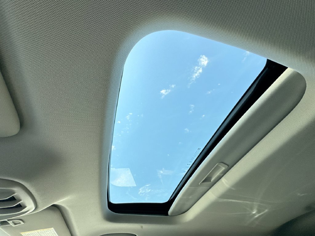 New 2026 Chevrolet Trax LT w/ Sunroof Package FWD image 20