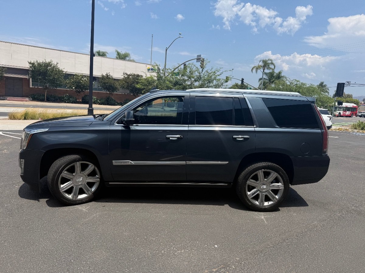 Used 2019 Cadillac Escalade Premium Luxury AWD/4WD image 3