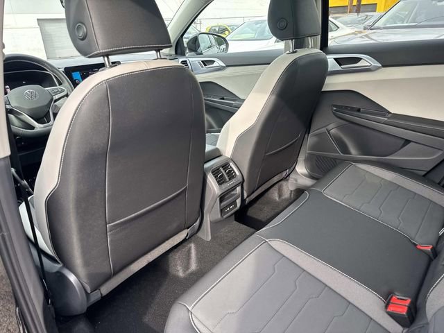 New 2026 Volkswagen Taos SE image 10