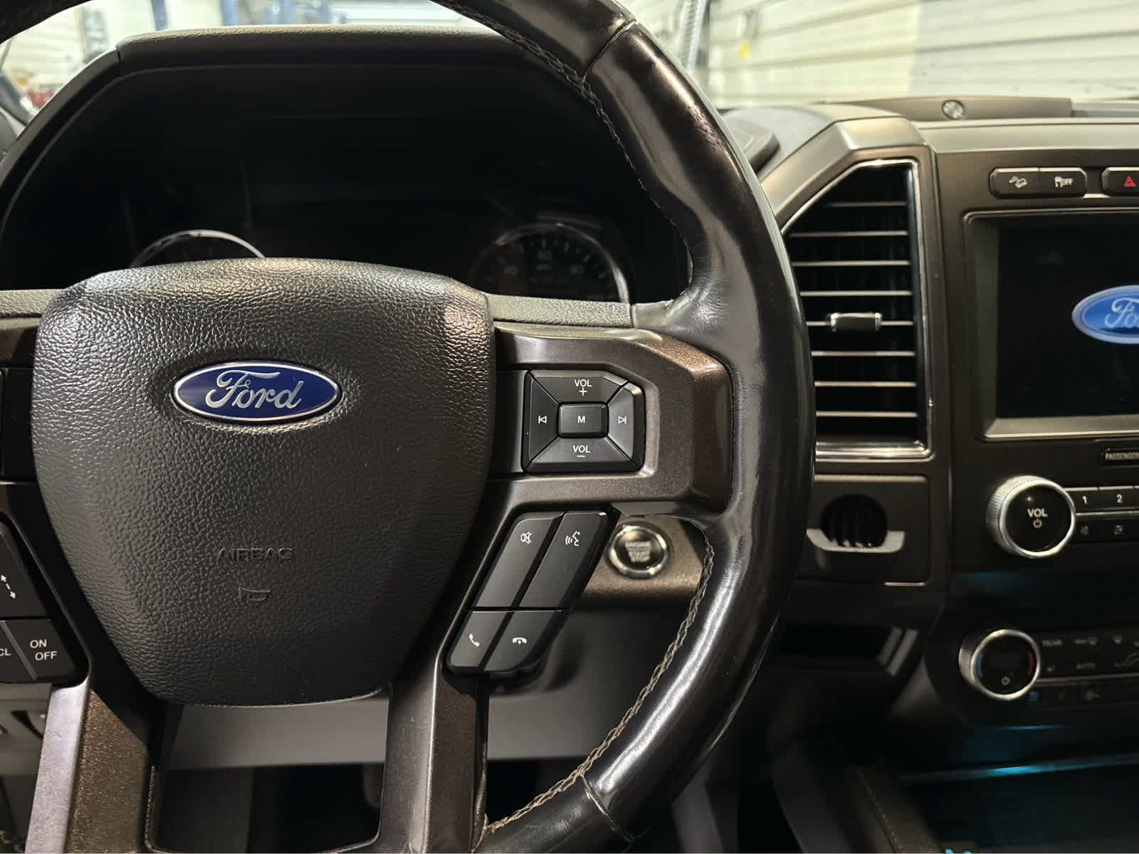 Used 2021 Ford Expedition Limited AWD/4WD image 15