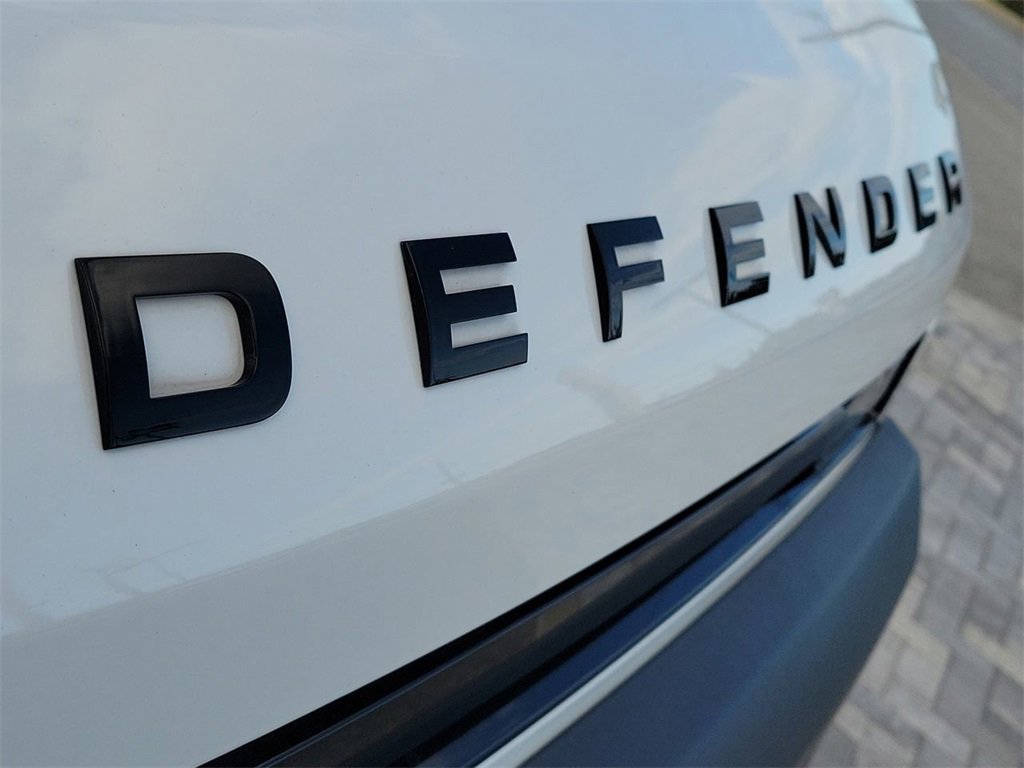 Used 2024 Land Rover Defender 110 S image 9