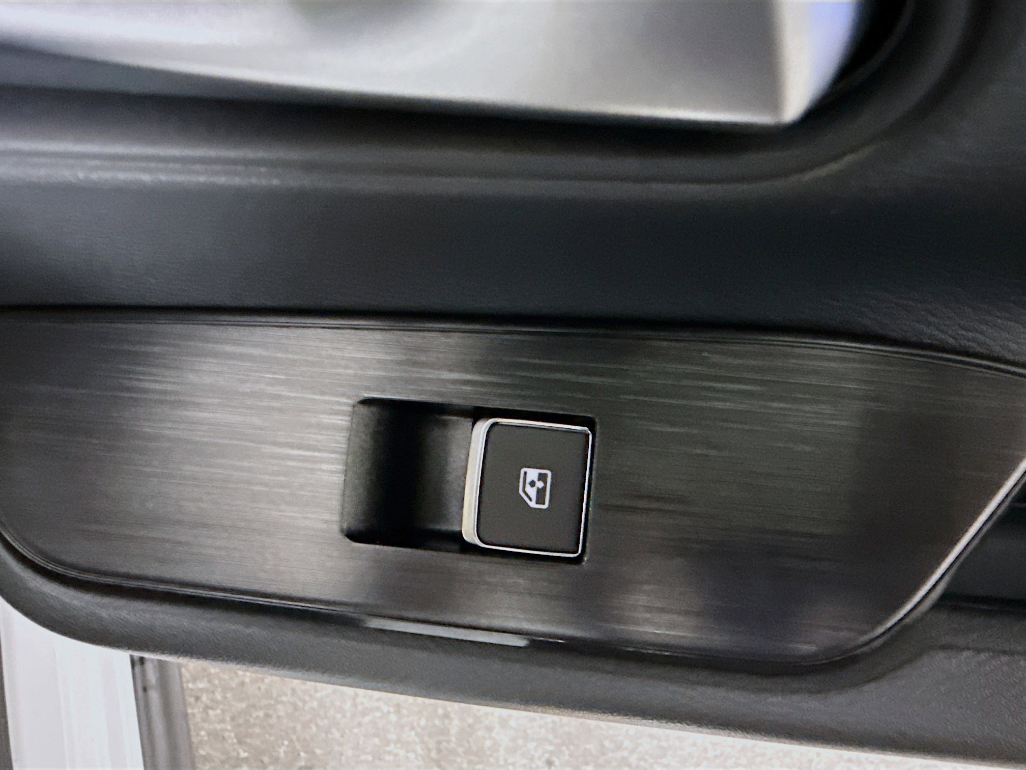 Used 2026 Nissan Kicks SR image 31