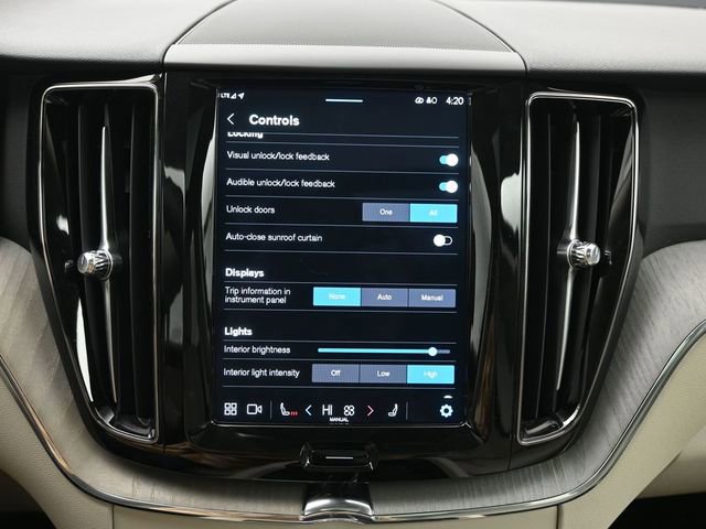 Used 2024 Volvo XC60 B5 Plus image 17