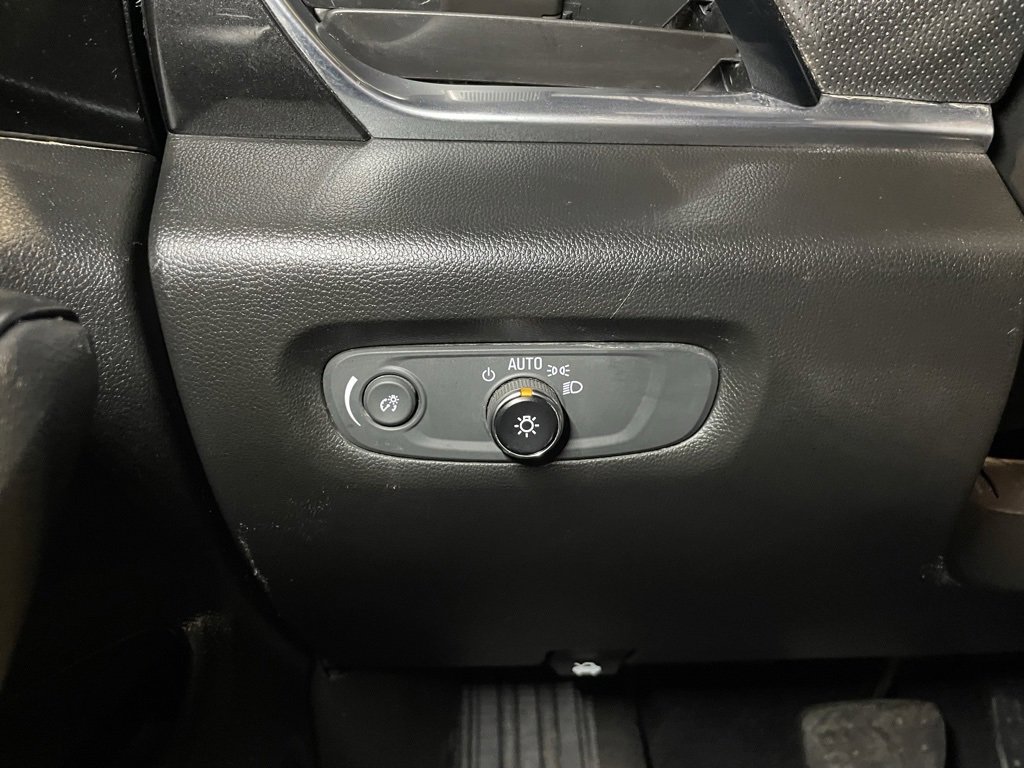 Used 2023 Chevrolet Traverse RS image 28