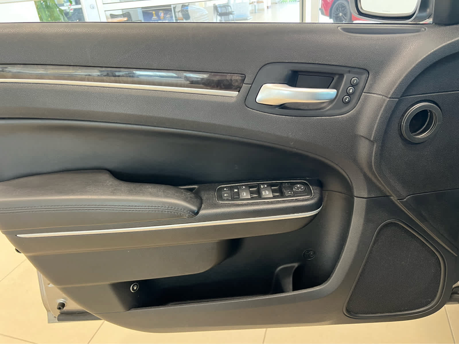 Used 2014 Chrysler 300 C RWD image 11