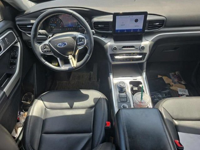 Used 2022 Ford Explorer XLT w/ Equipment Group 202A AWD/4WD image 2