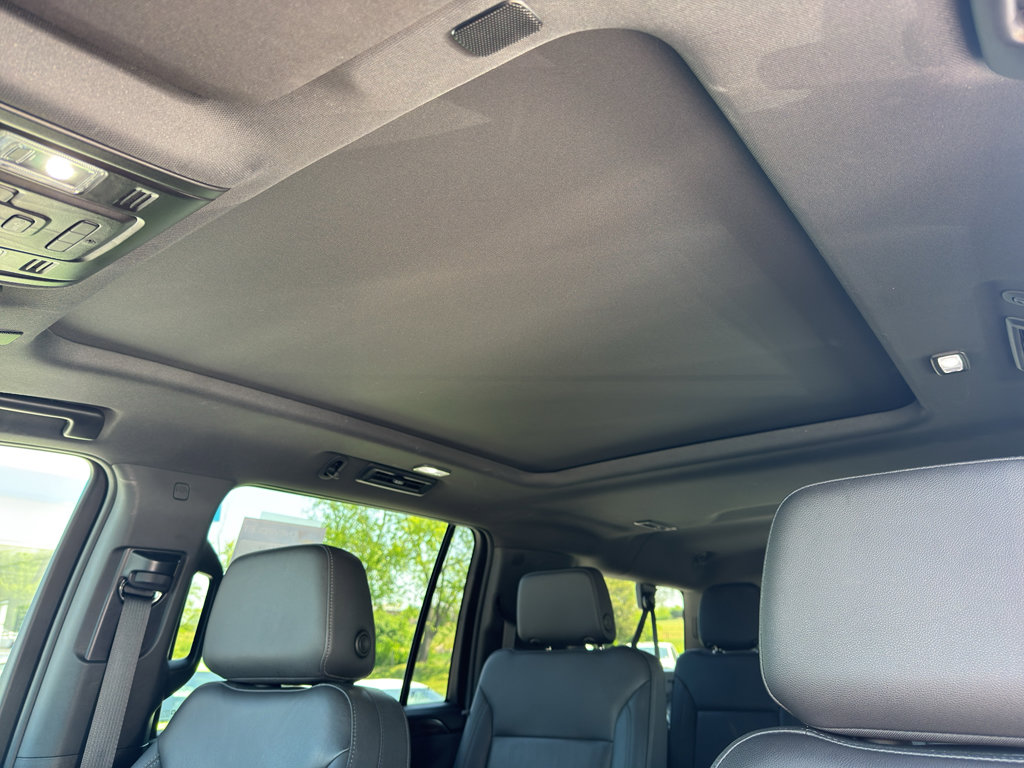 Used 2022 Chevrolet Suburban LT w/ LT Signature Package AWD/4WD image 9