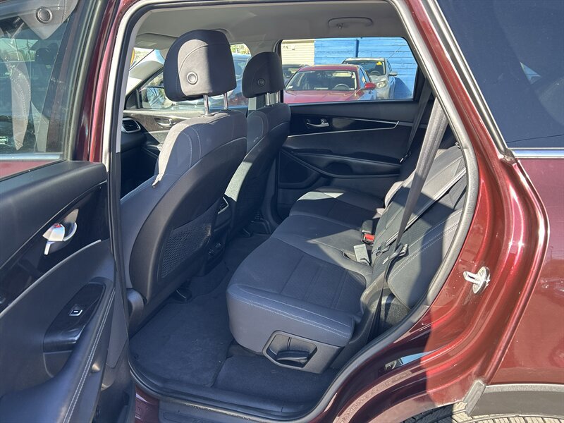 Used 2017 Kia Sorento AWD image 9