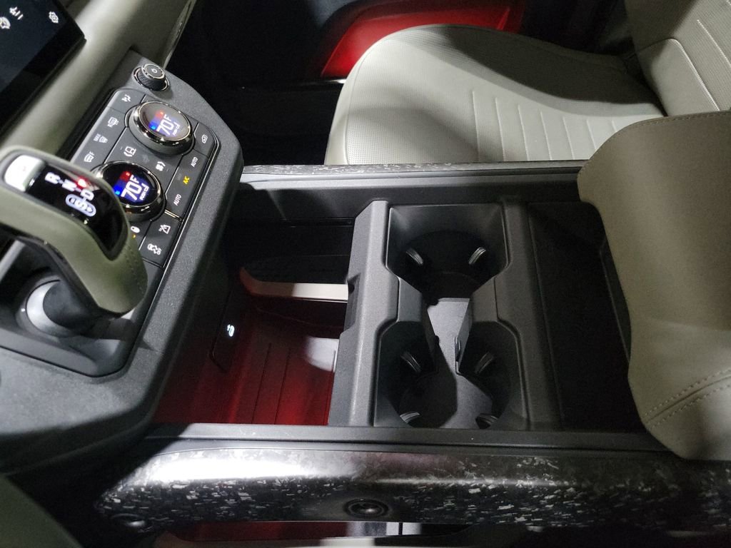Used 2025 Land Rover Defender 110 image 20