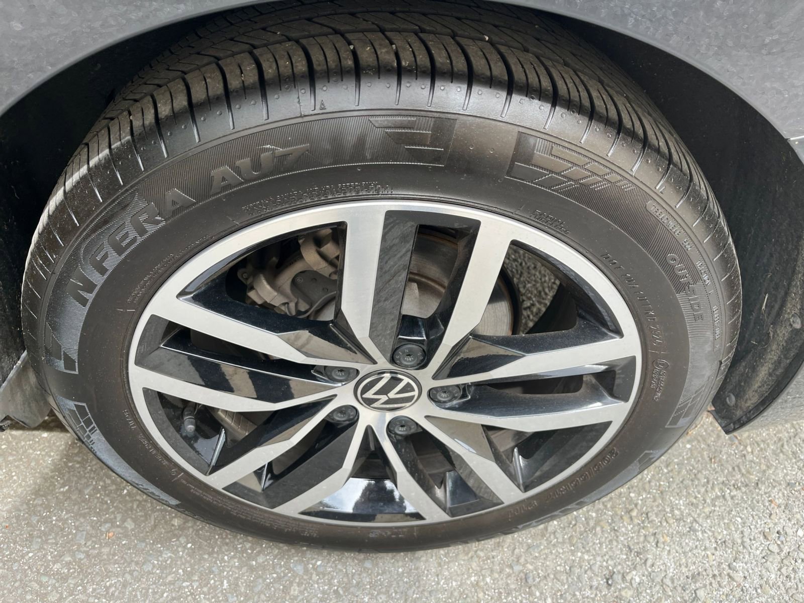 Used 2025 Volkswagen Jetta SE image 30