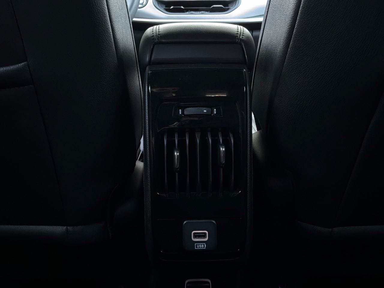Used 2025 Jeep Compass Limited AWD/4WD image 12