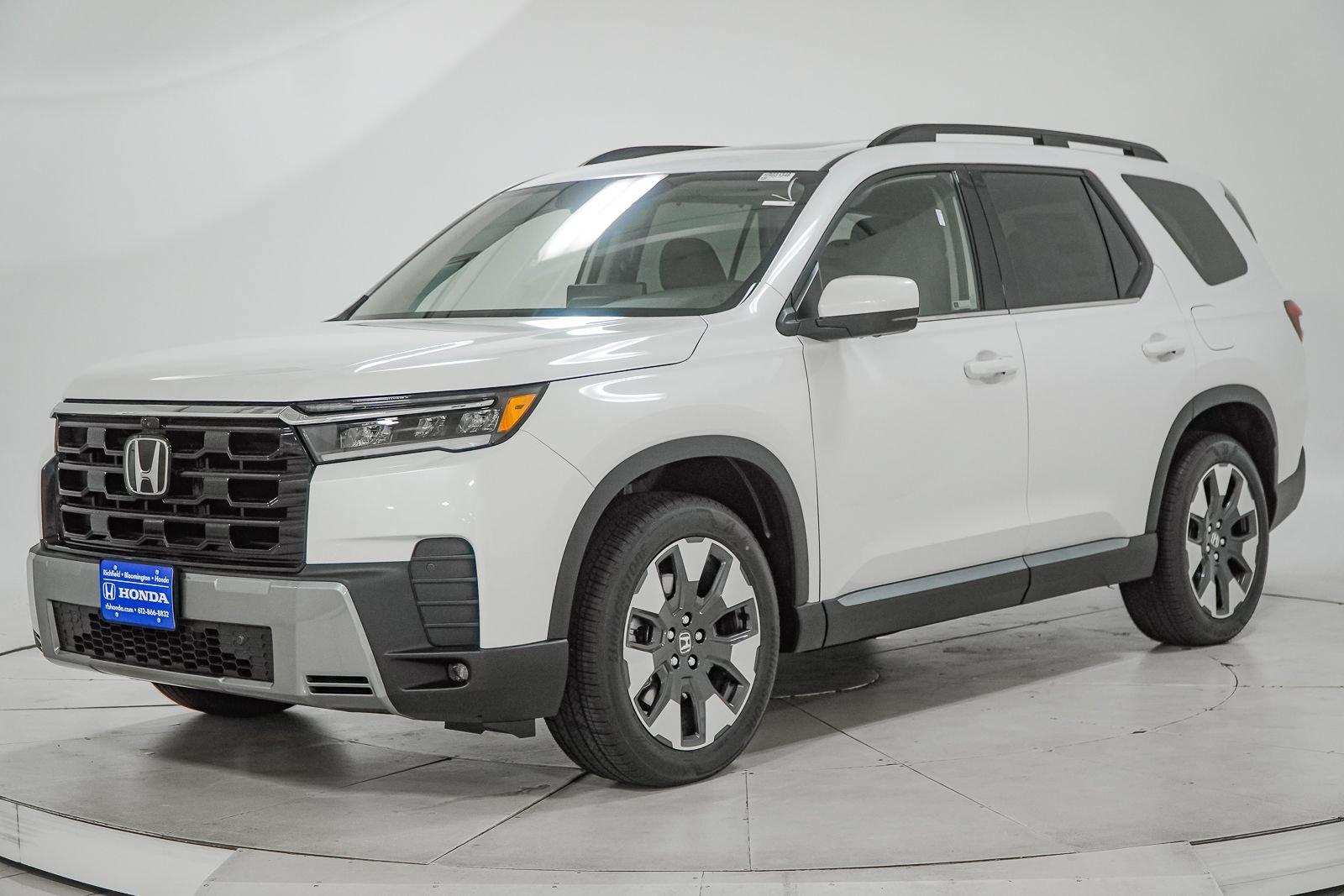 New 2026 Honda Pilot Touring image 3