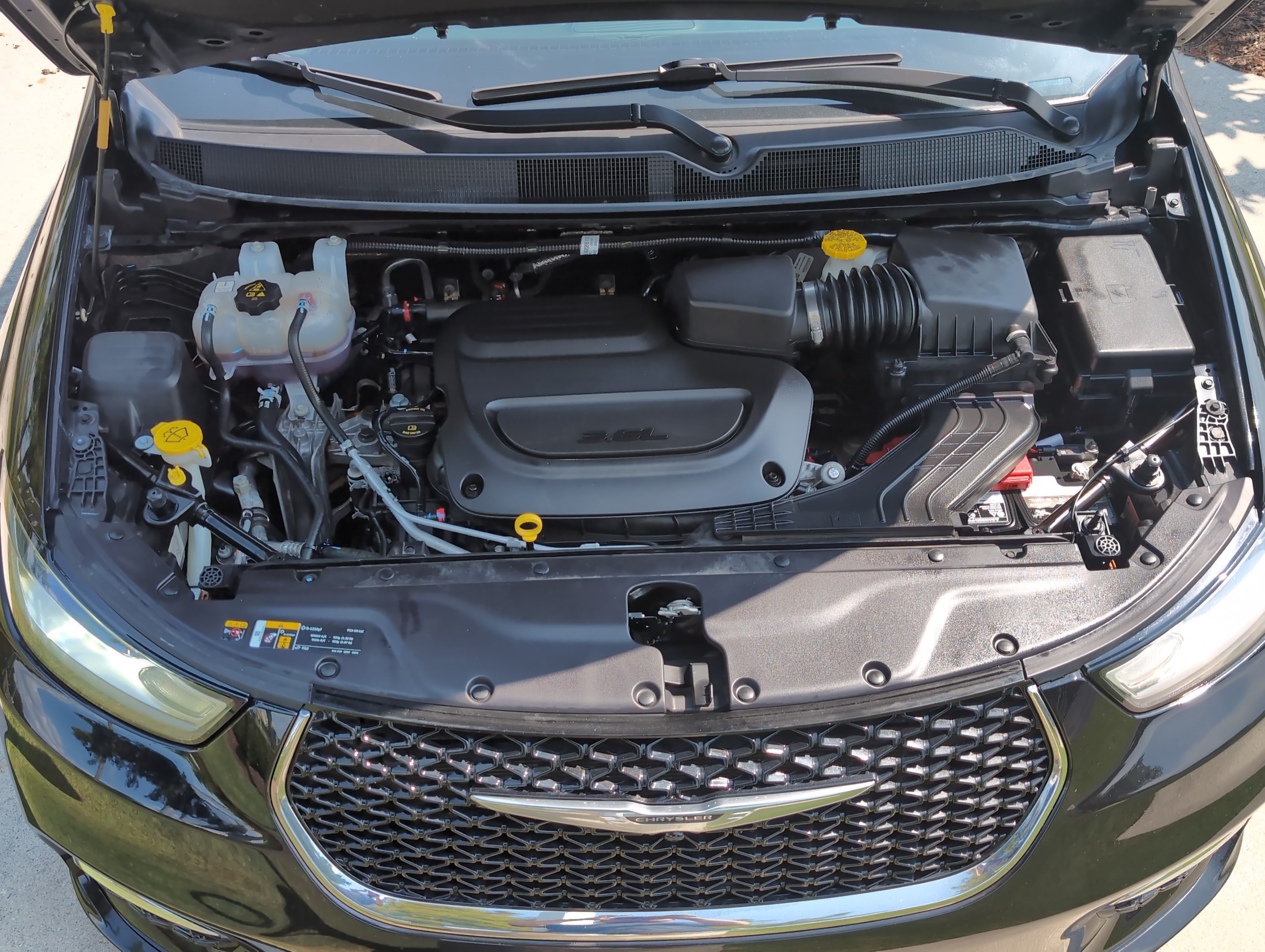 Used 2024 Chrysler Pacifica Touring-L FWD image 33