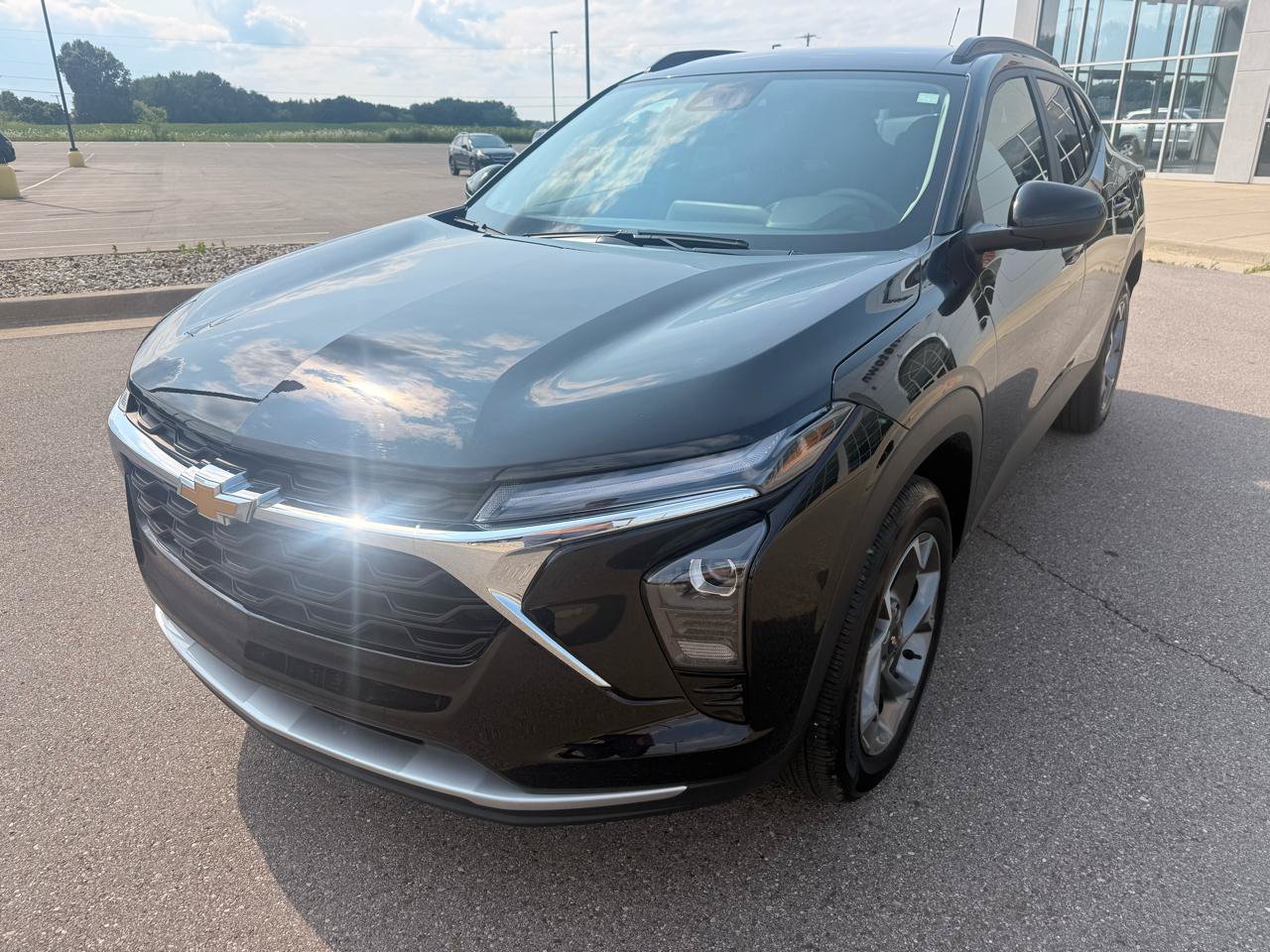 Used 2025 Chevrolet Trax LT FWD image 7