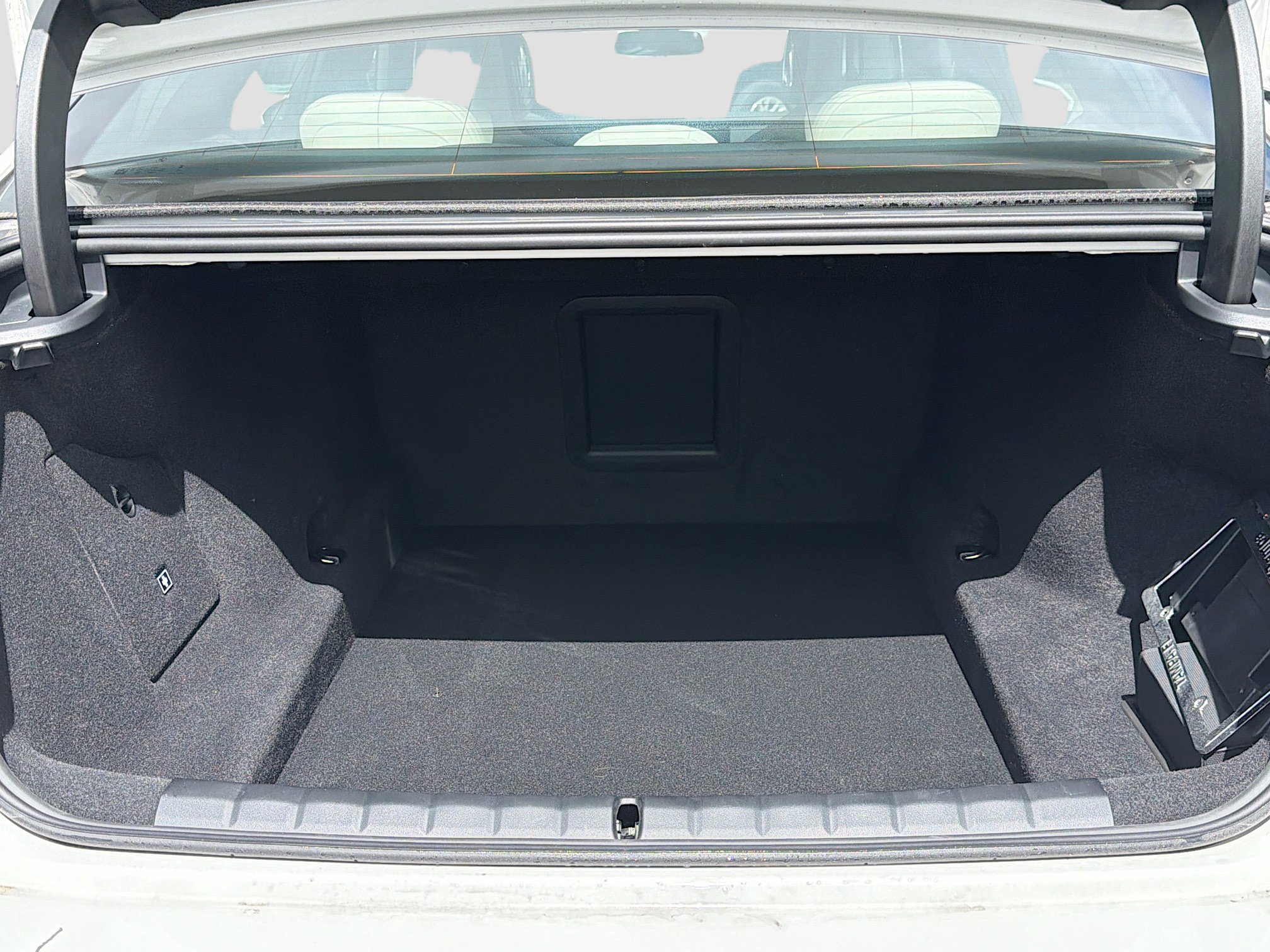 Used 2025 BMW 750e xDrive w/ Executive Package image 12