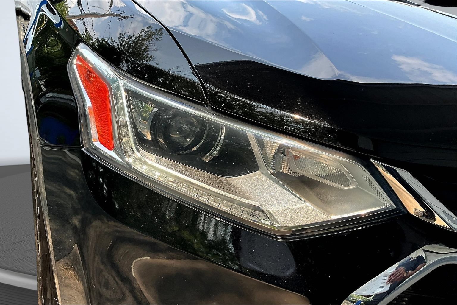 Used 2021 Chevrolet Traverse LS FWD image 29