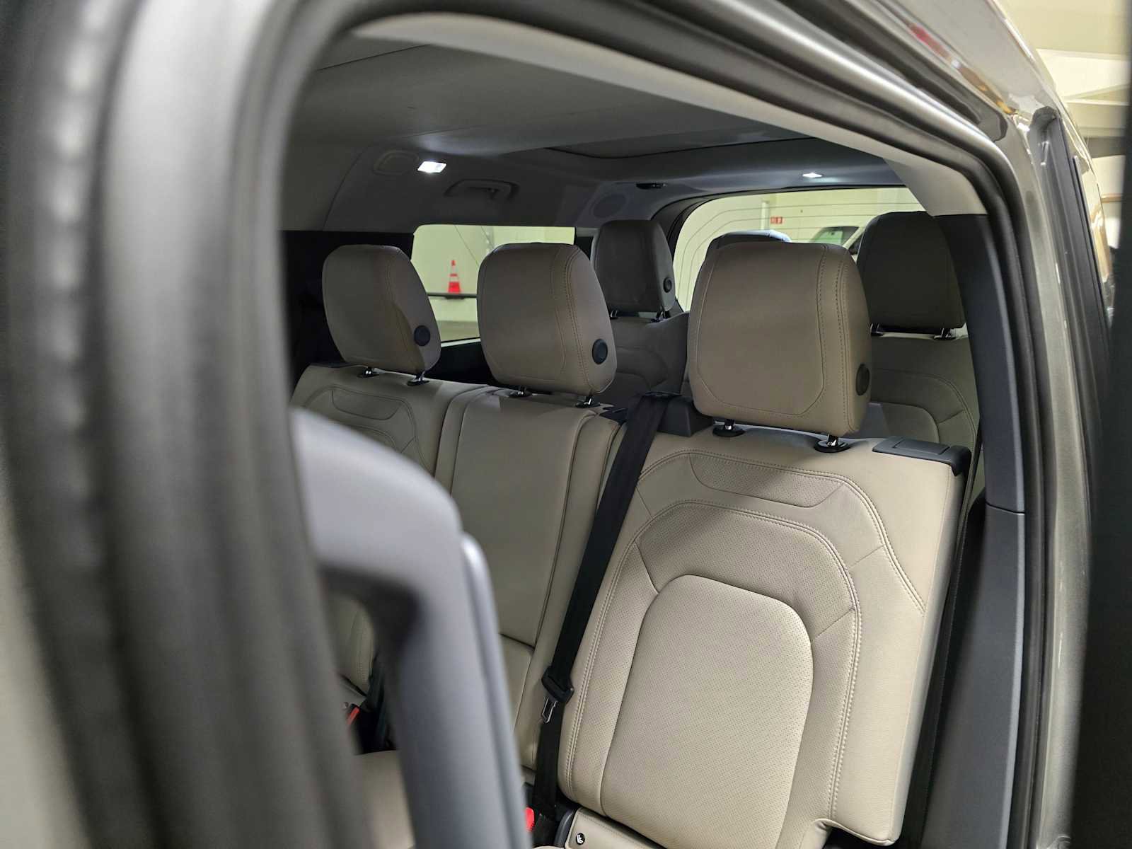 Used 2023 Land Rover Defender 130 SE image 20