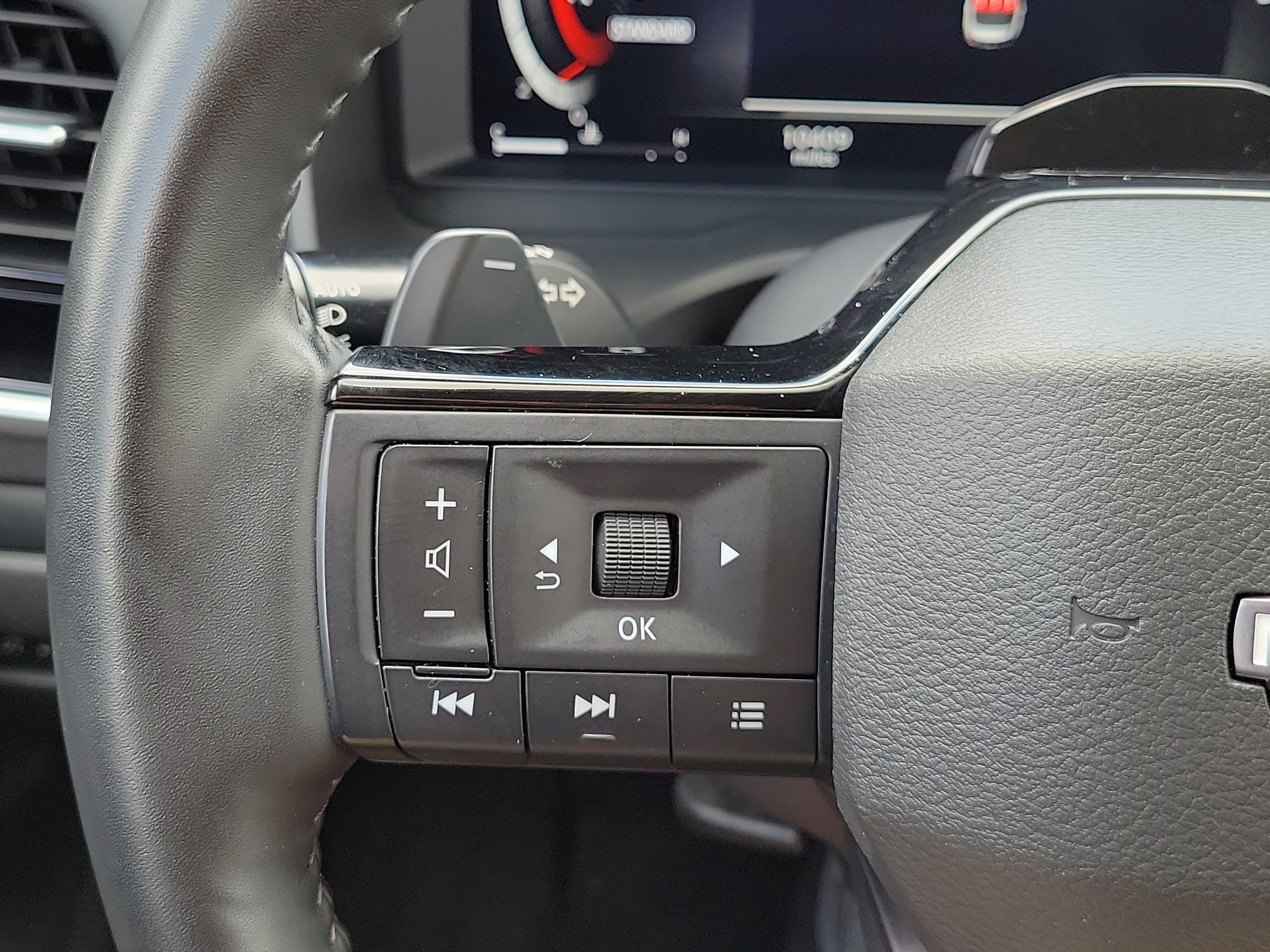 Used 2025 Nissan Rogue SL w/ Tech Package FWD image 26