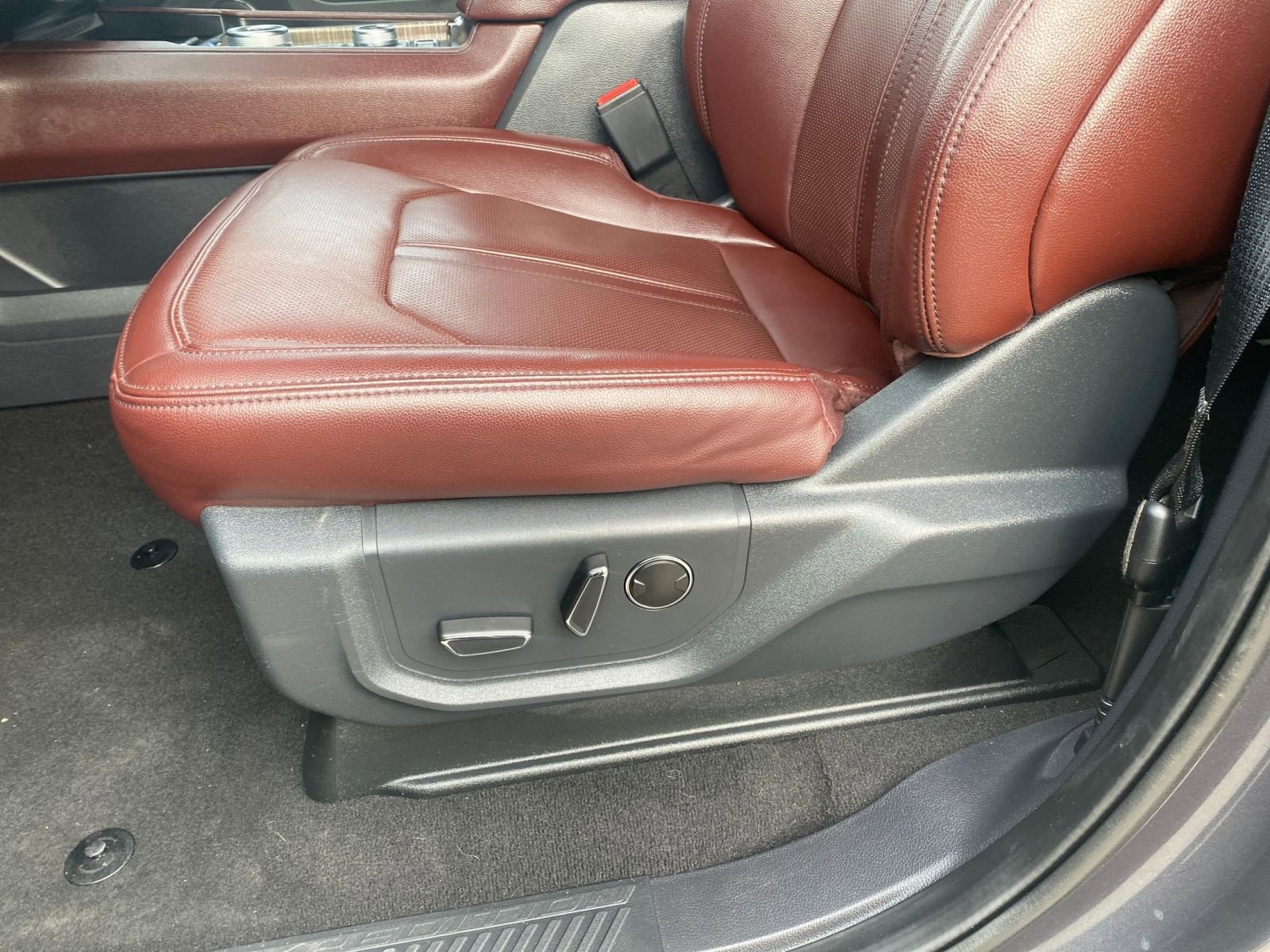 Used 2024 Ford Expedition Limited image 23