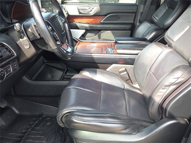 Used 2021 Lincoln Navigator Reserve image 16