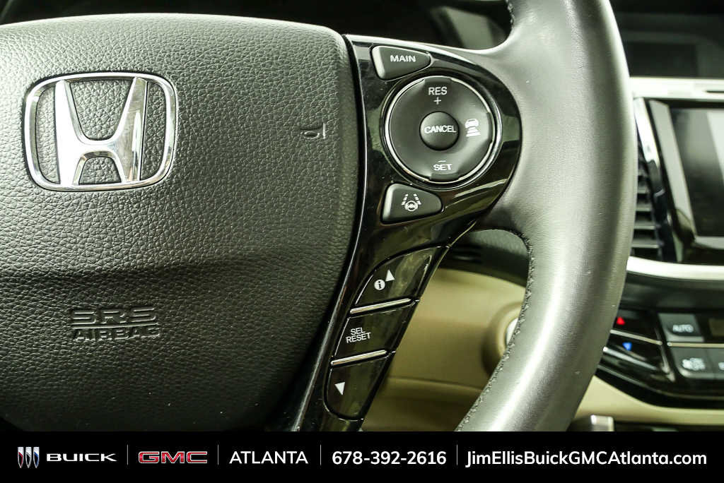 Used 2017 Honda Accord Touring image 11