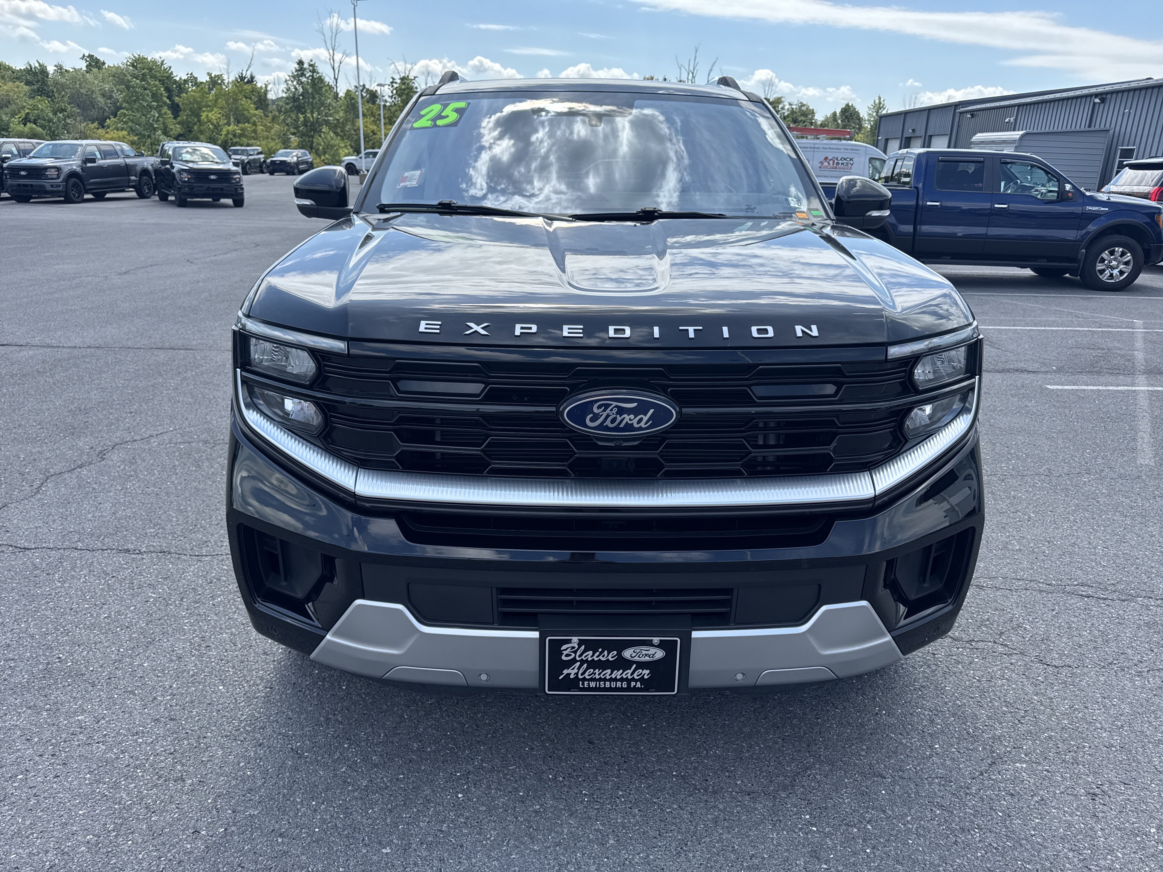Used 2025 Ford Expedition Max Platinum w/ Driver's Package AWD/4WD image 19