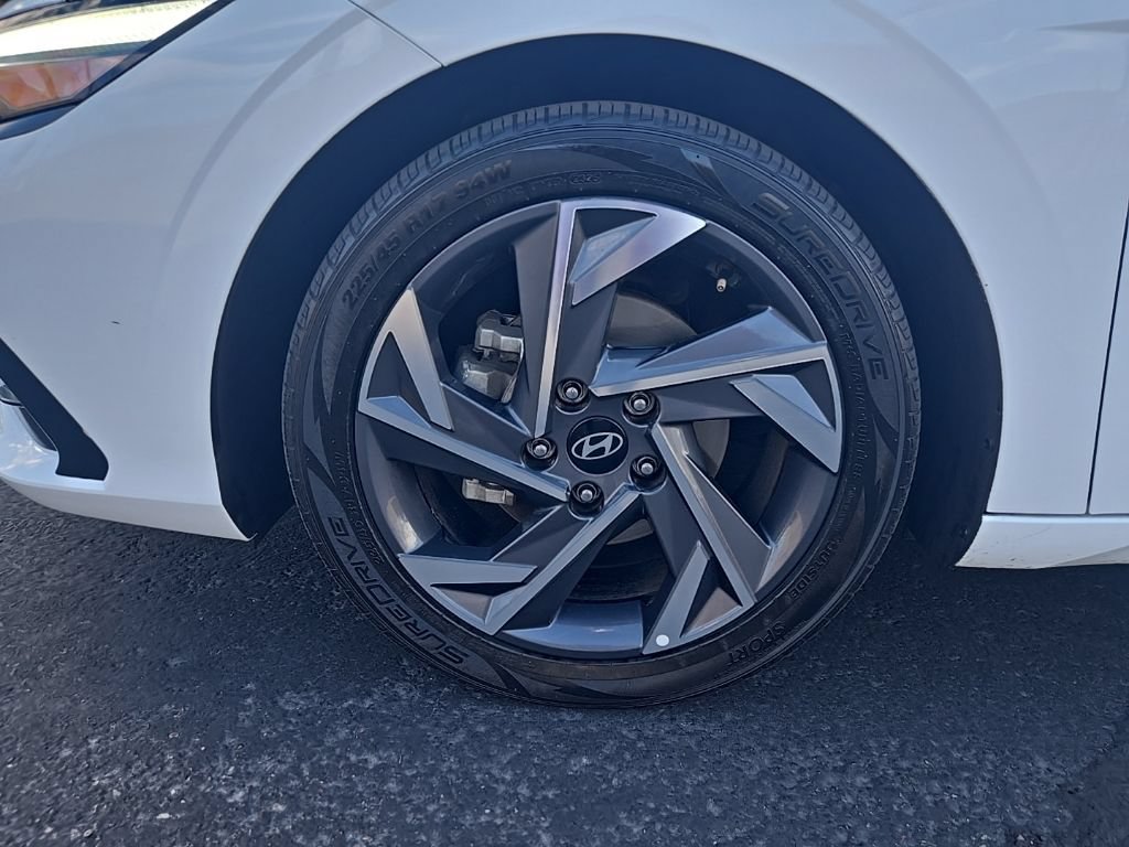 Used 2025 Hyundai Elantra Limited FWD image 10