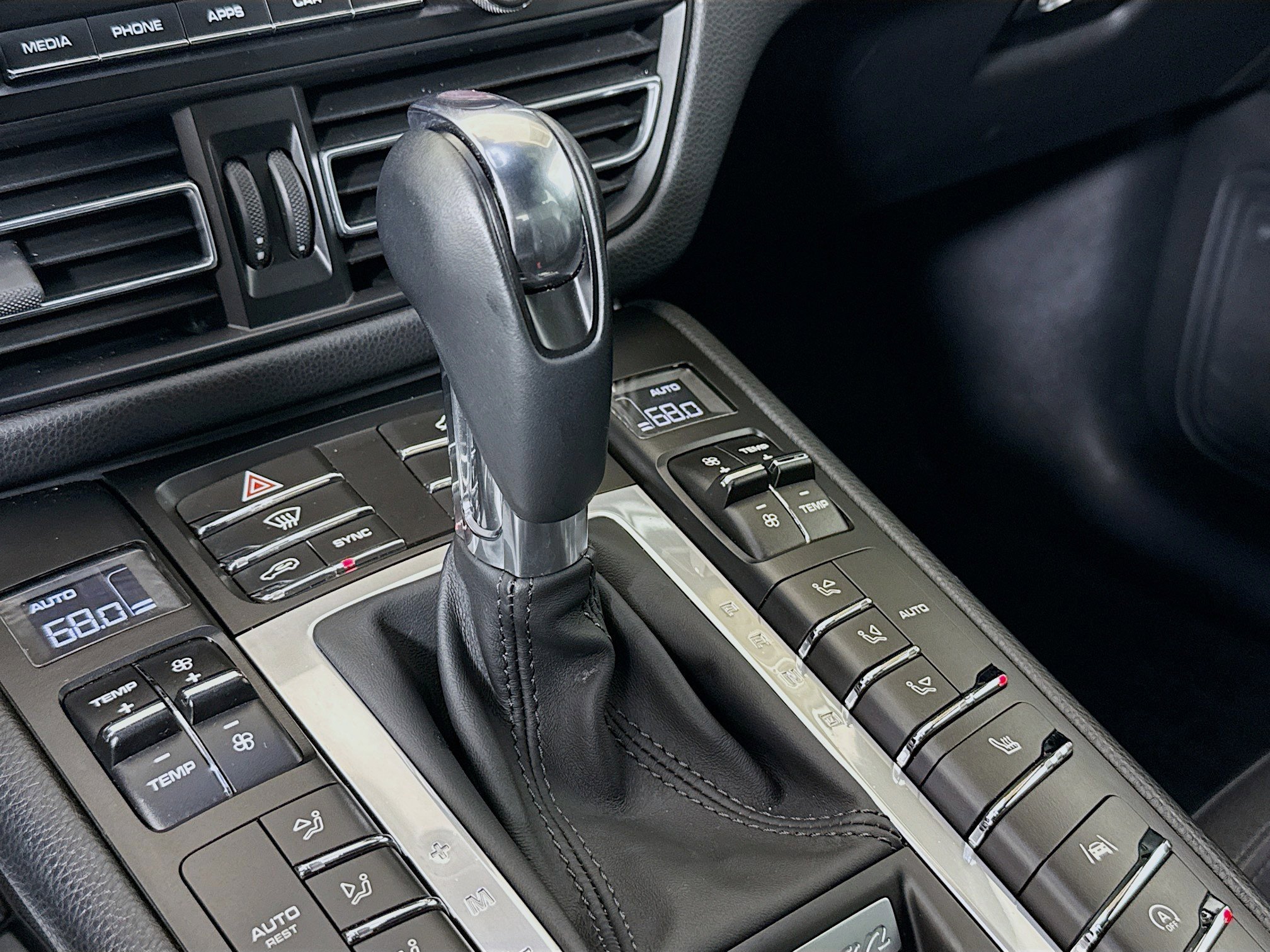 Used 2020 Porsche Macan image 18