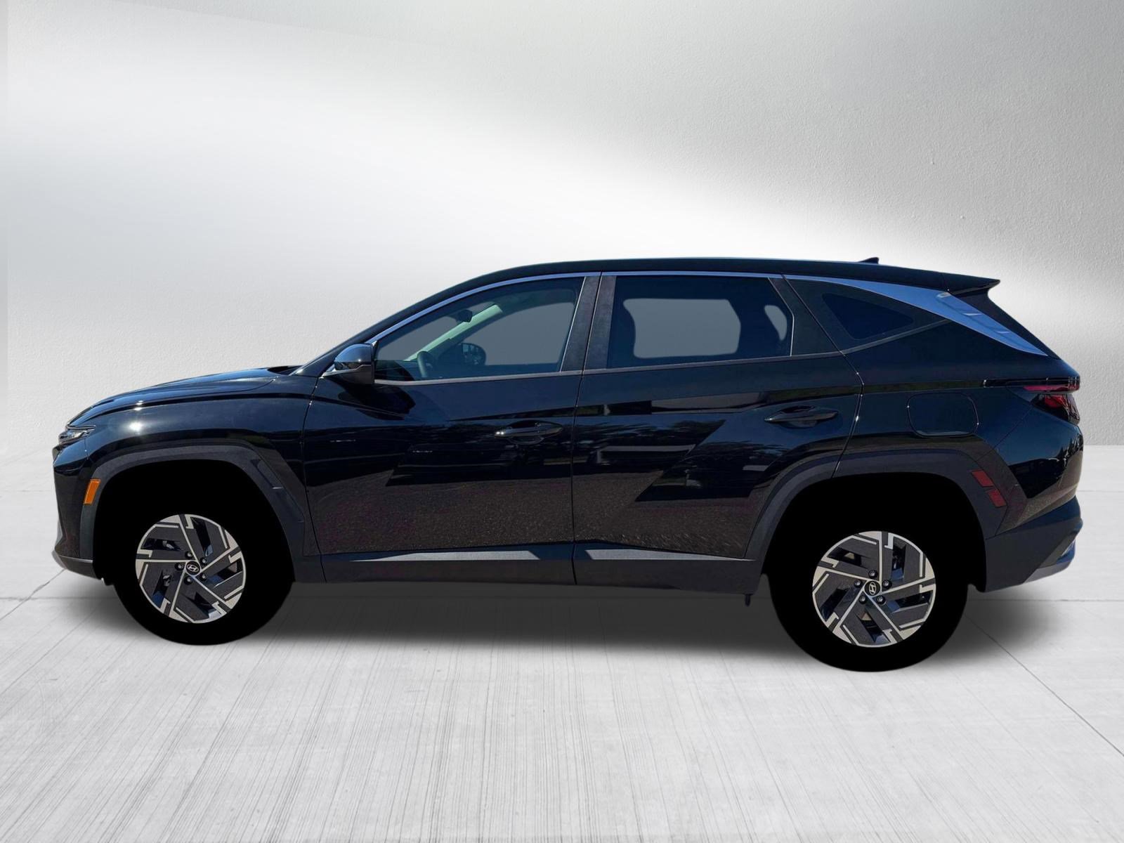 New 2026 Hyundai Tucson Blue SE image 3