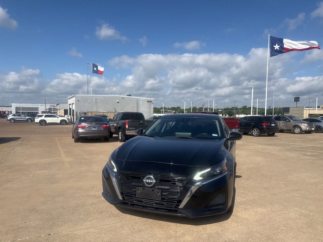 Used 2023 Nissan Altima 2.5 SL FWD image 5