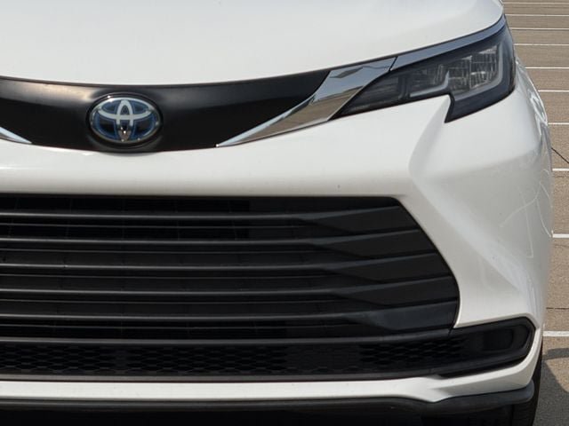Certified 2023 Toyota Sienna LE FWD image 9