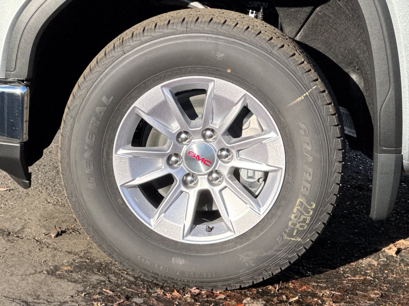 New 2026 GMC Sierra 1500 SLE RWD image 30
