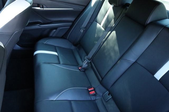 Used 2025 Toyota Camry SE image 5