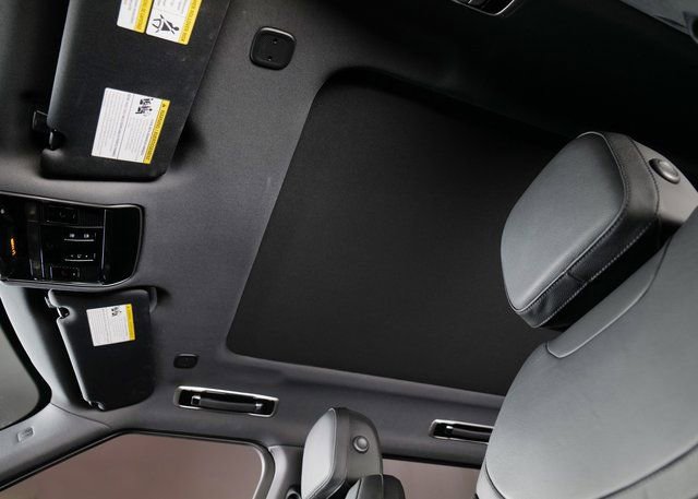 Used 2025 Land Rover Range Rover Sport image 21