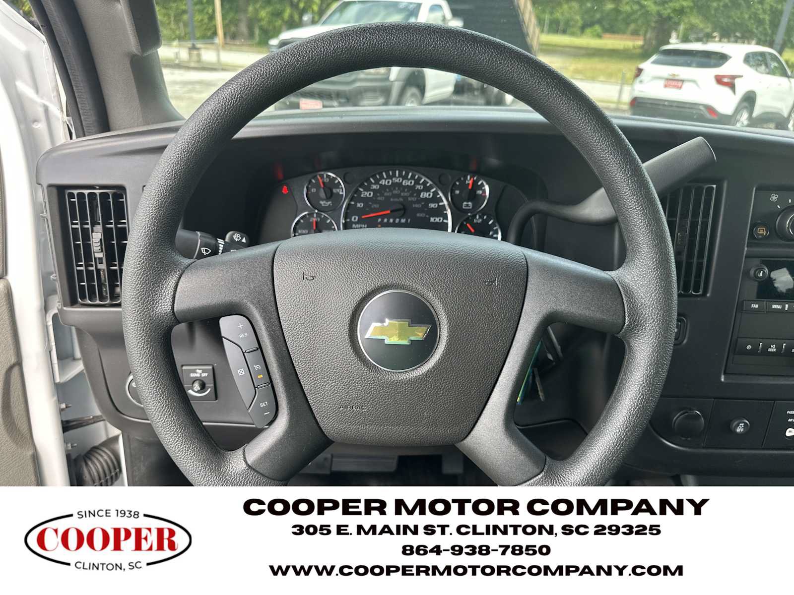 Used 2025 Chevrolet Express 3500 LS RWD image 26