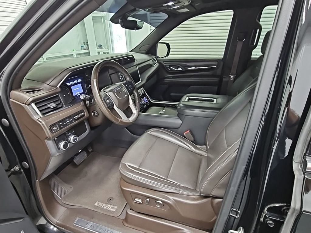 Used 2021 GMC Yukon Denali w/ Denali Premium Package image 10