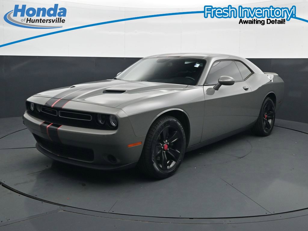 Used 2019 Dodge Challenger SXT RWD image 4