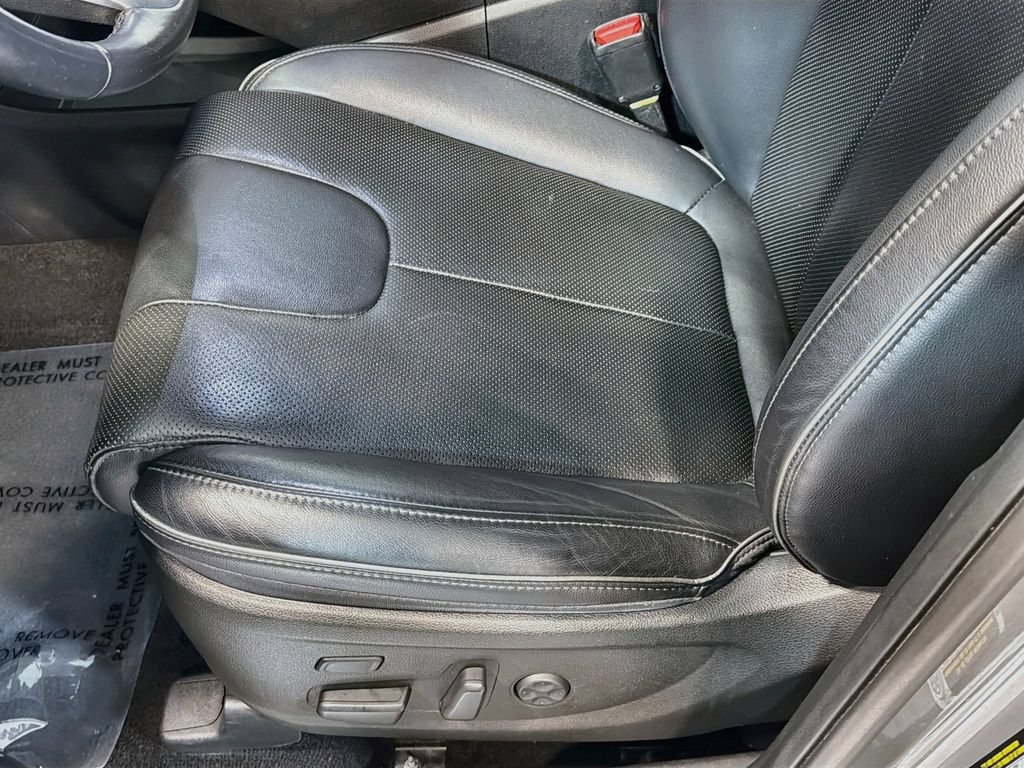 Used 2023 Hyundai Santa Fe Limited AWD/4WD image 17