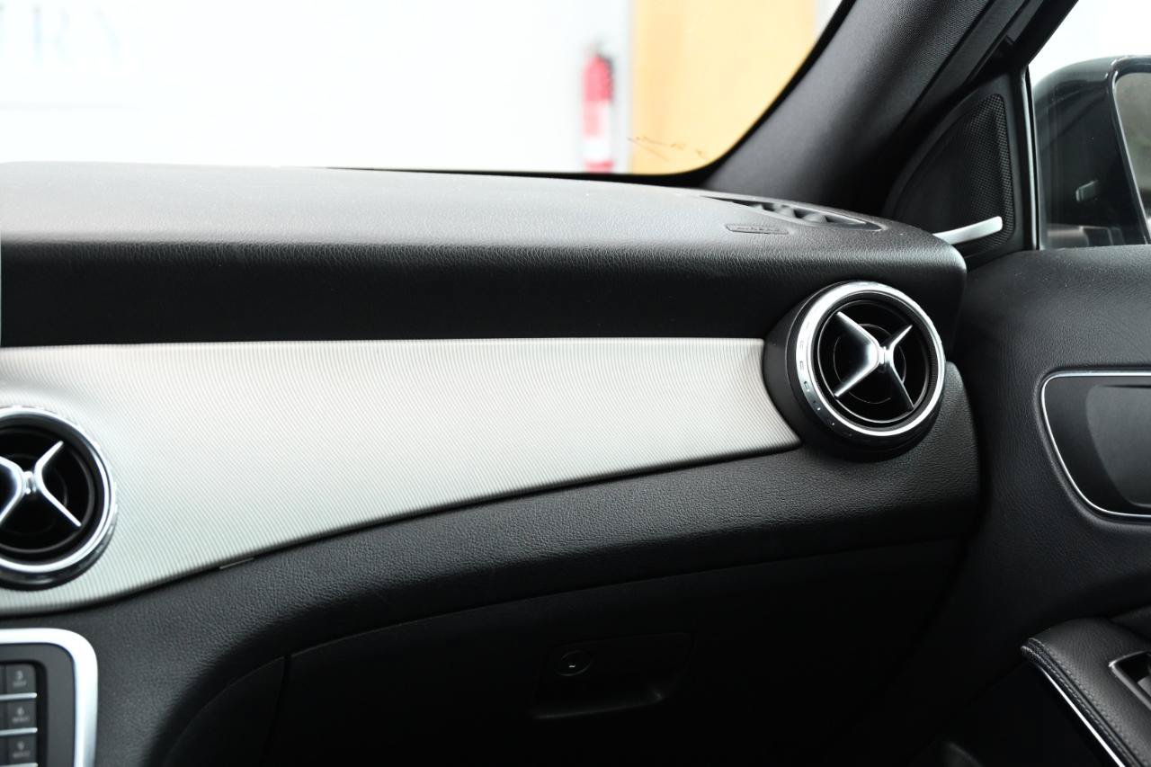 Used 2016 Mercedes-Benz GLA 250 4MATIC image 31