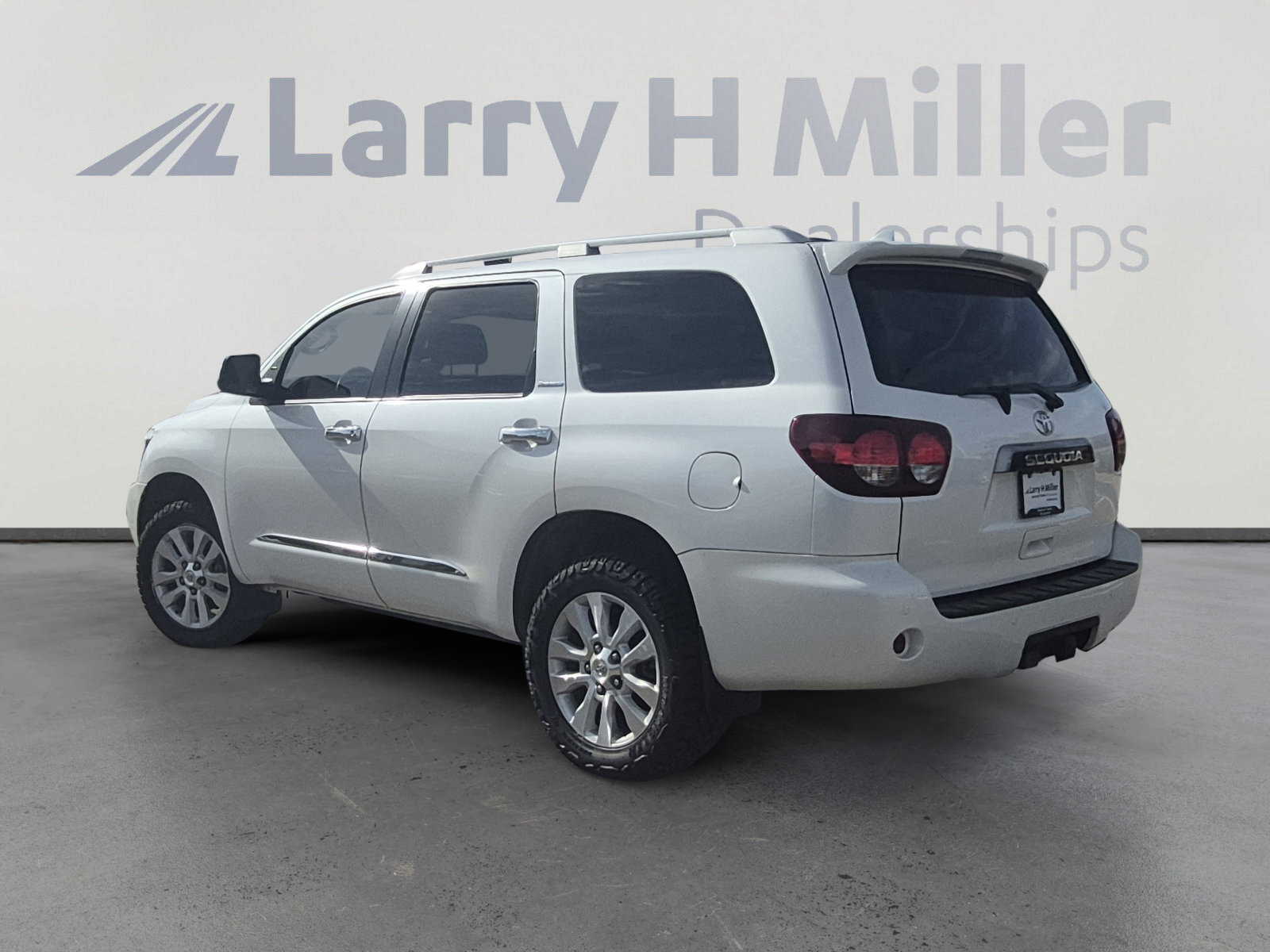Certified 2020 Toyota Sequoia Platinum AWD/4WD image 3