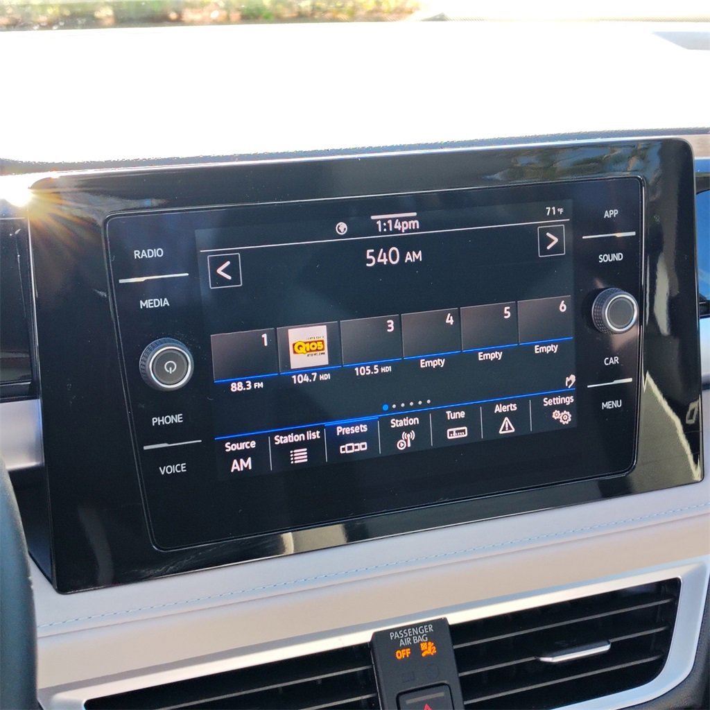 Certified 2025 Volkswagen Taos SE image 22