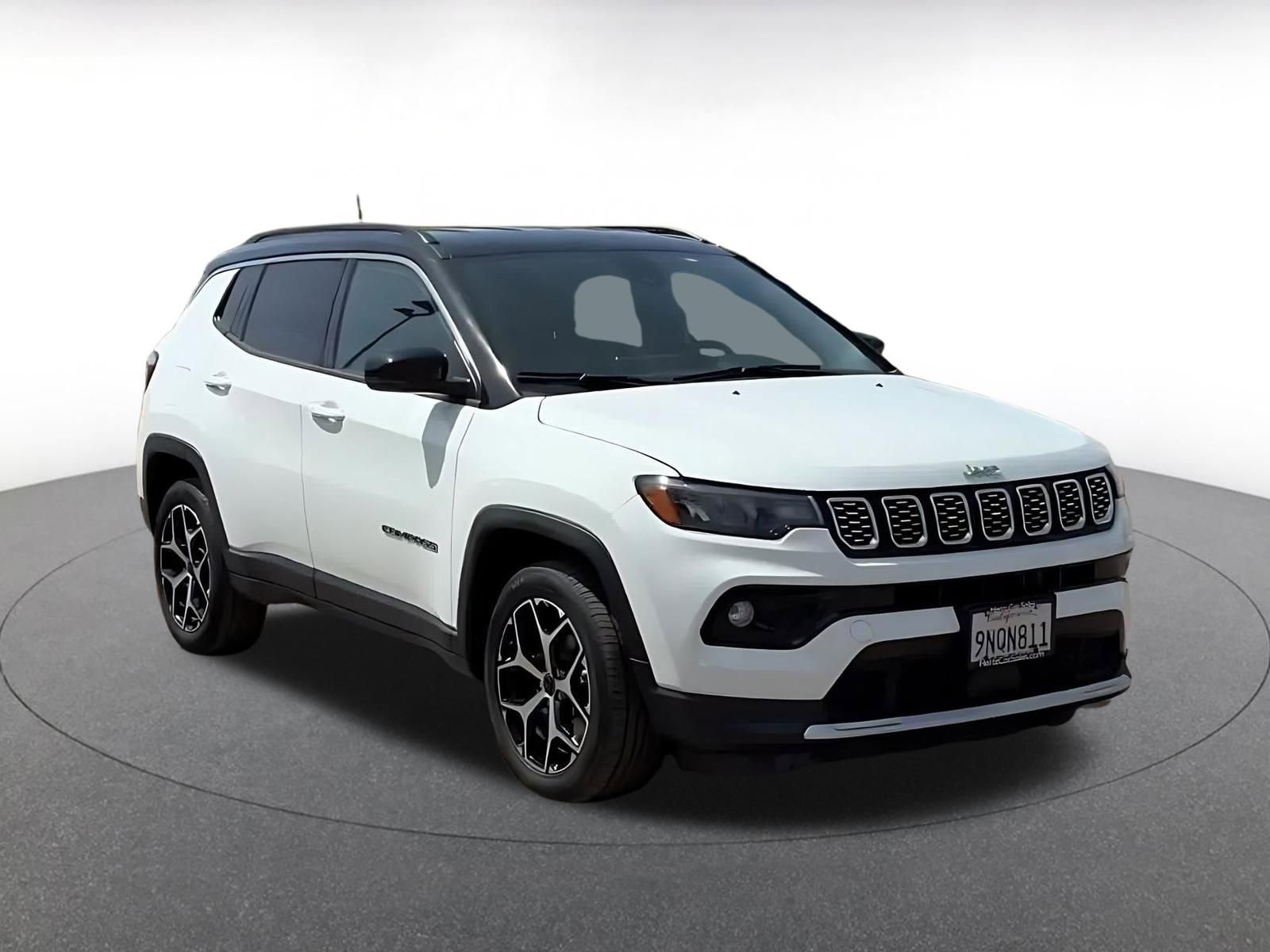 Used 2025 Jeep Compass Limited AWD/4WD image 3