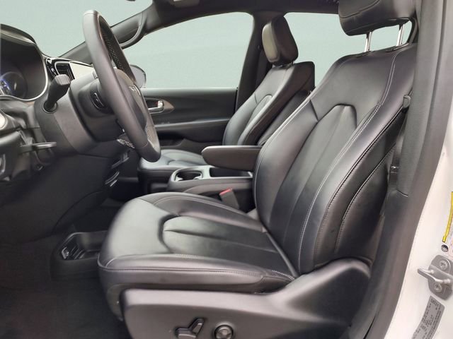 Used 2025 Chrysler Pacifica Select FWD image 25