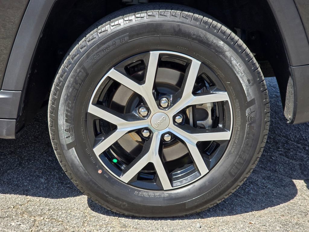 Used 2023 Jeep Grand Cherokee L Limited AWD/4WD image 24